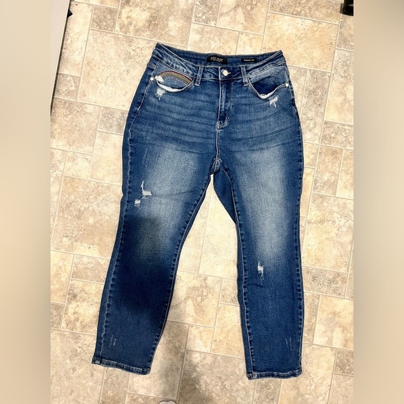 Judy Blue Distressed Blue Jeans - Picture 1 of 8